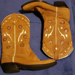 Really cute Roper tan cowboy boots